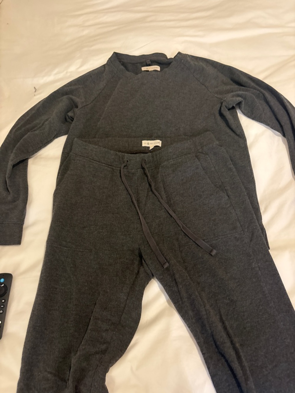 Lou and Grey Cozy Dark Gray Sweatshirt & Jogger Set - M